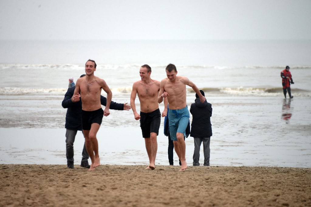 ../Images/Nieuwjaarsduik Nederzandt 2020 155.jpg